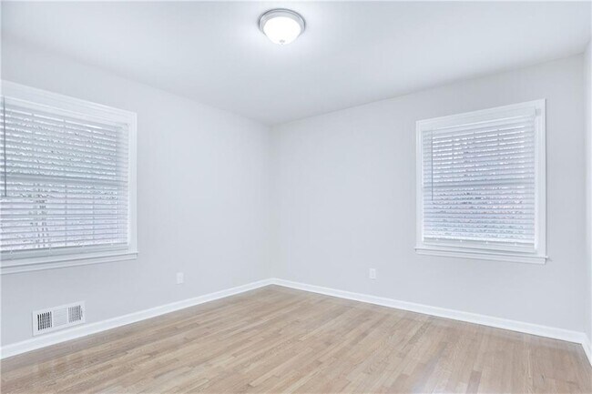 Building Photo - 3078 Rebecca Dr SW