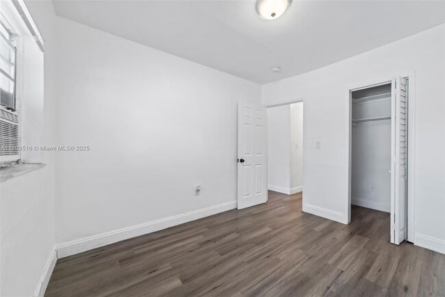 Building Photo - 15940 NE 19th Ct