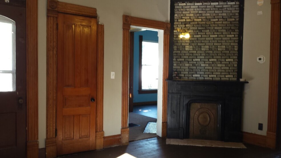 Building Photo - 137 George St