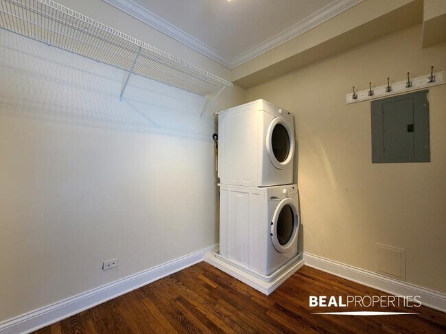 Building Photo - 1 bedroom in CHICAGO IL 60613