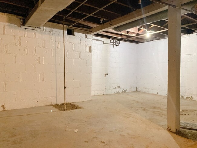 Building Photo - Cozy 2 bed 1 bath house $995 Sec 8 OK