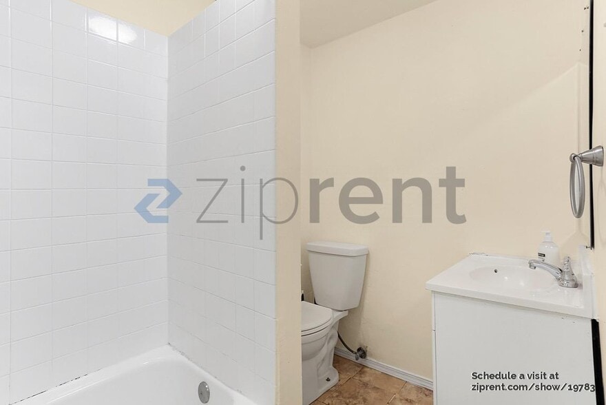 Building Photo - Unit A