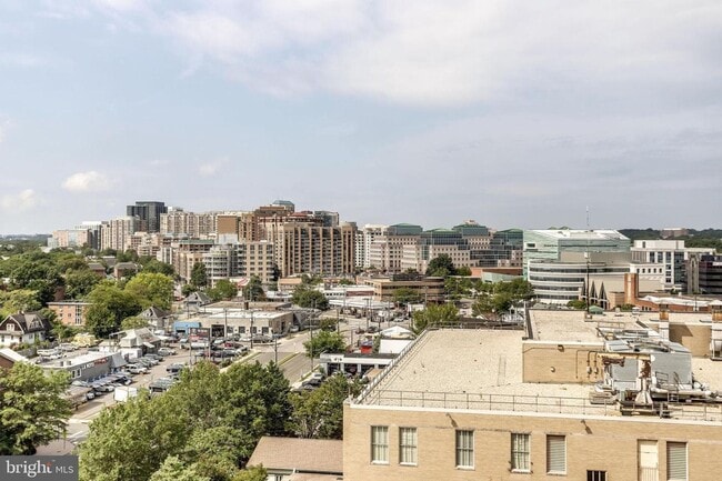 Building Photo - 1 bedroom 1 Bath - Highrise Luxury Living ...