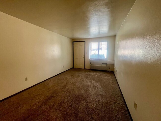 Building Photo - 404 Kellywood Manor