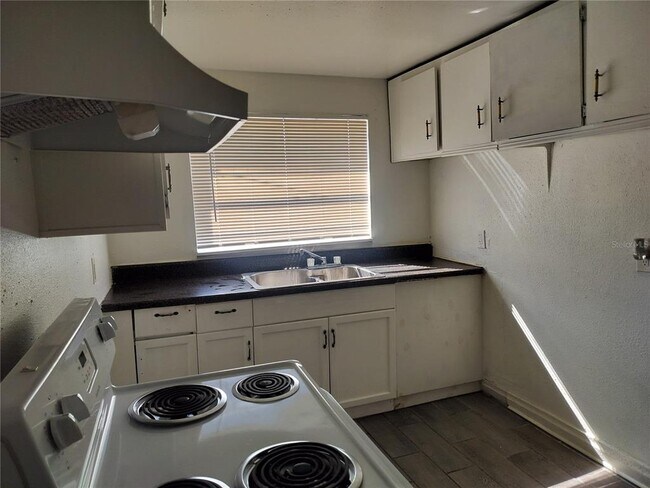 Building Photo - 426 E St