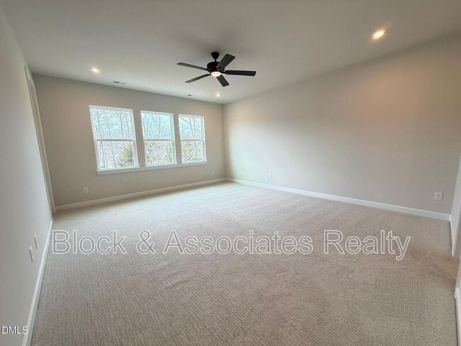 Building Photo - 216 Oak Summit Pl