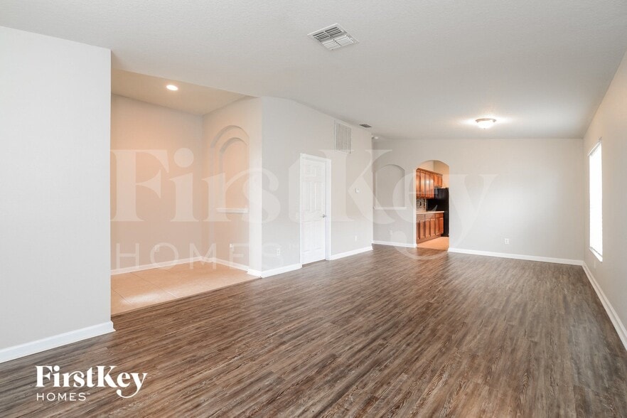 Building Photo - 5525 106th Ave E