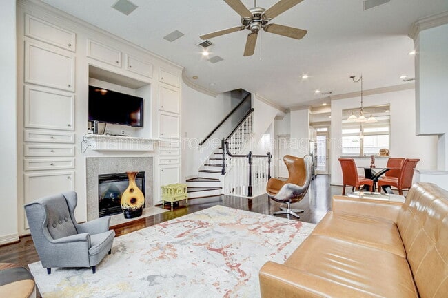 Building Photo - 1515 Hyde Park Blvd