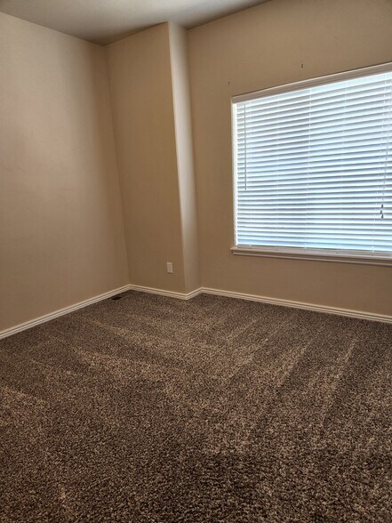 Building Photo - 947 Americana Cir