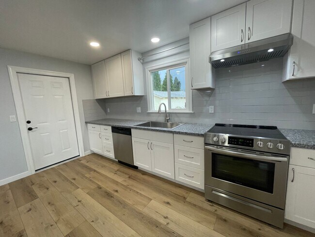 Building Photo - 1-148 1/2 Winema Way