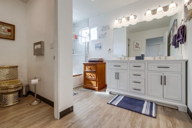 Building Photo - Gorgeous luxury flat with ocean view in La Jolla. Gustavo Lopez