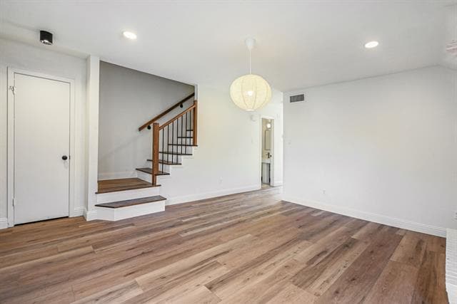 Building Photo - 2103 Mistletoe Ave