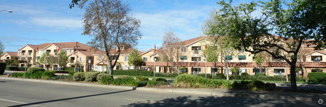 Building Photo - Vintage Court Apartments