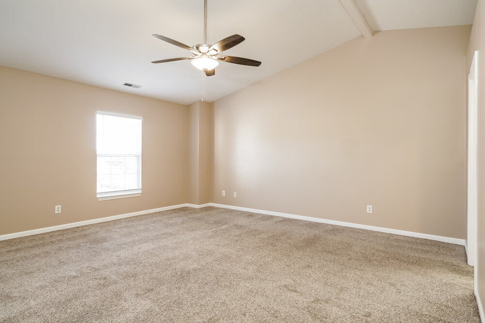 Building Photo - 748 Tulip Ln