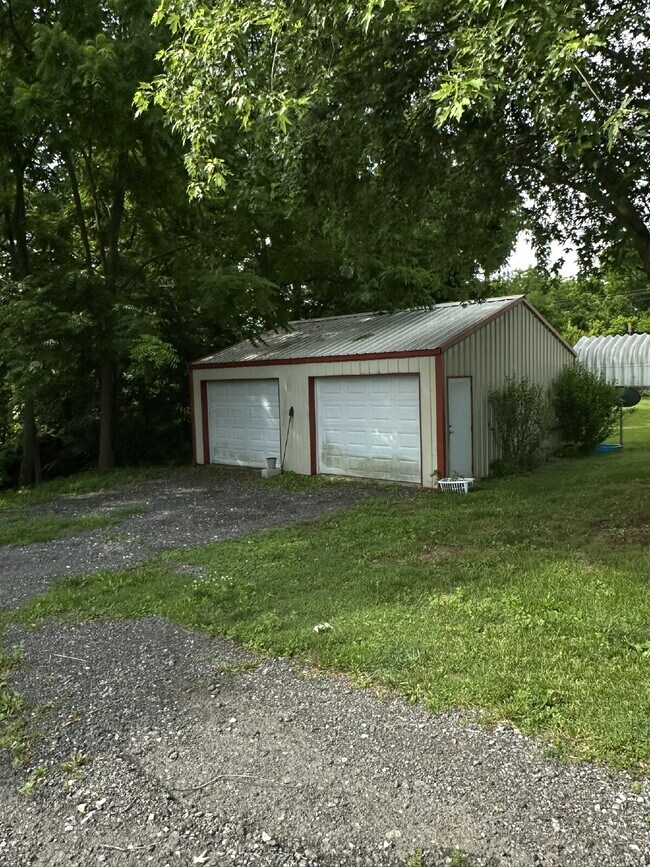 Building Photo - 2-Bedroom Duplex in Taneytown!