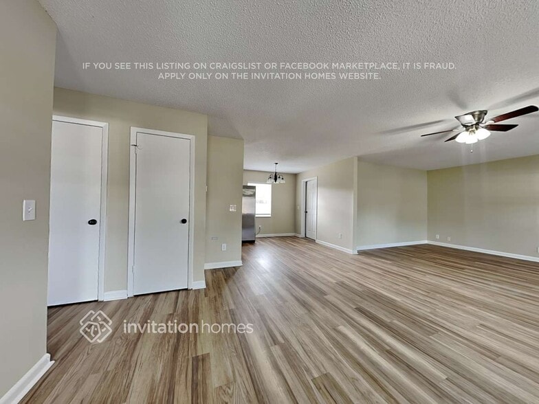 Building Photo - 320 Roosevelt Square