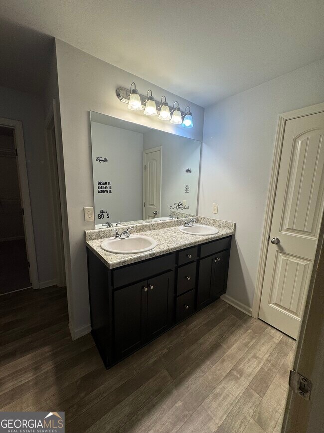 Building Photo - 346 Turtle Creek Dr