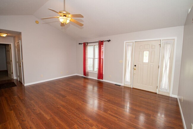 Building Photo - 4 Bedroom home in Granger, IN!