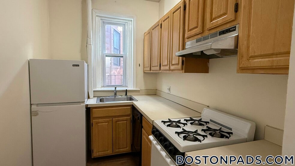 Building Photo - 463 Park Dr