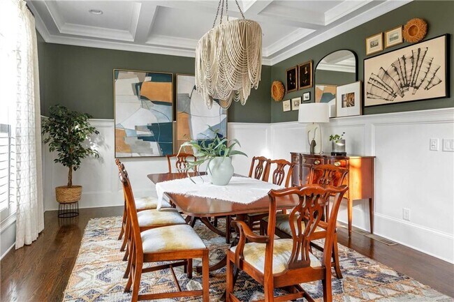 Building Photo - 582 St Charles Ave NE