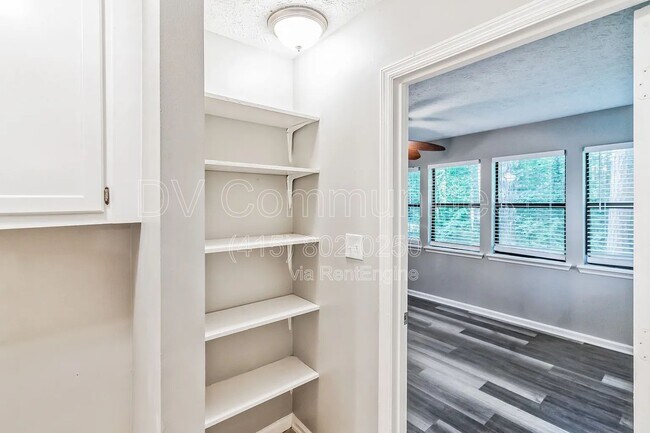 Building Photo - 2557 Ashley Cir