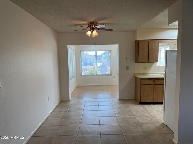 Building Photo - 10729 W El Capitan Cir