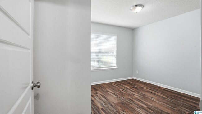 Building Photo - 3821 Kendall Brook Dr