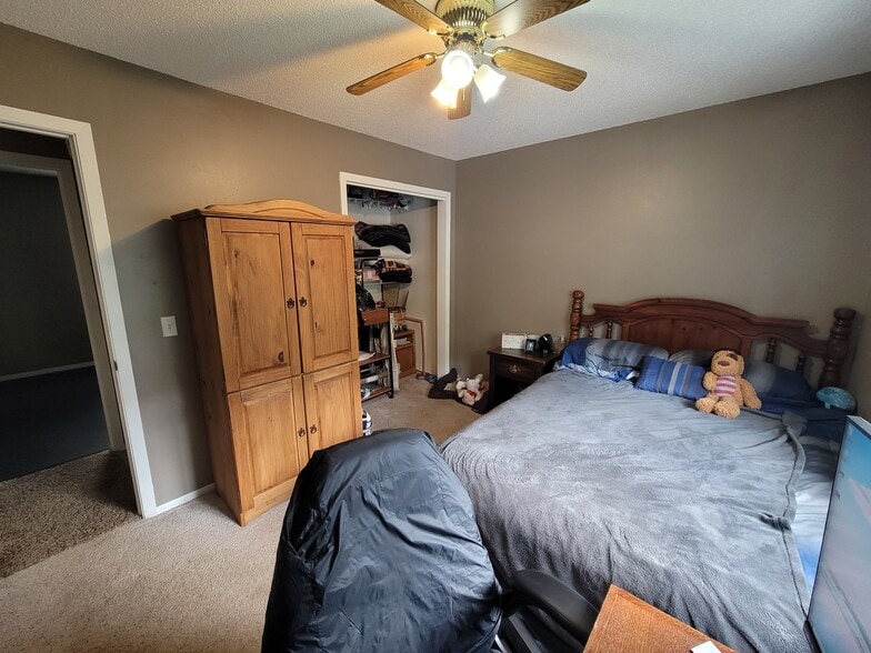 Building Photo - 2201 Tracy Ln