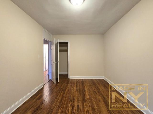 Building Photo - 2 bedroom in SUNNYSIDE GARDENS NY 11104