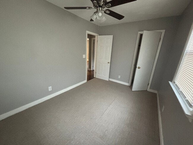 Building Photo - Charming 3 Bedroom 1 Bathroom Brick Ranch ...