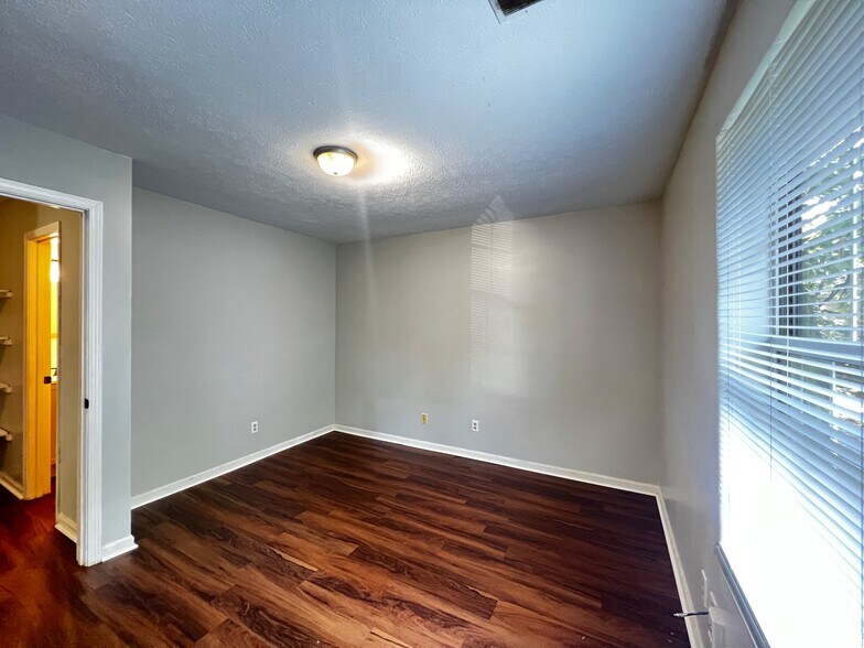 Building Photo - 3836 Horne Ave