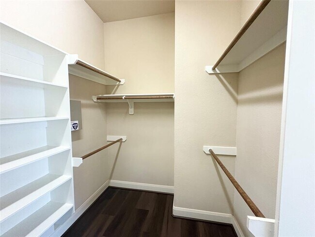 Building Photo - 21346 Huron Bend Dr