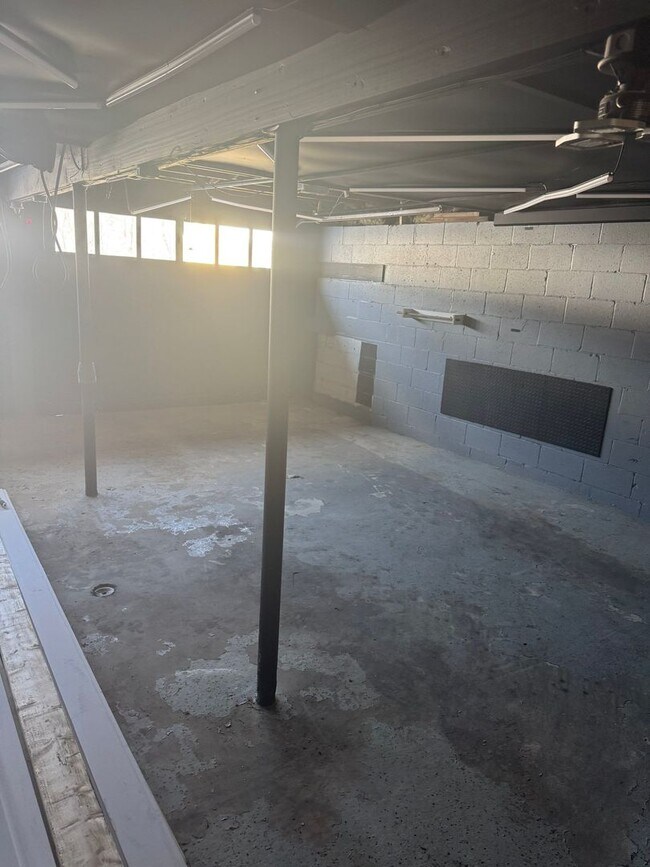 Building Photo - 2-4 Harding St