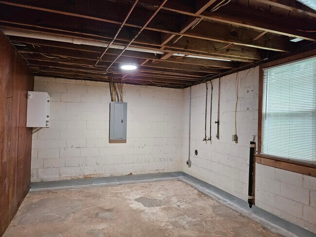 Building Photo - 2248 Tilson Cir