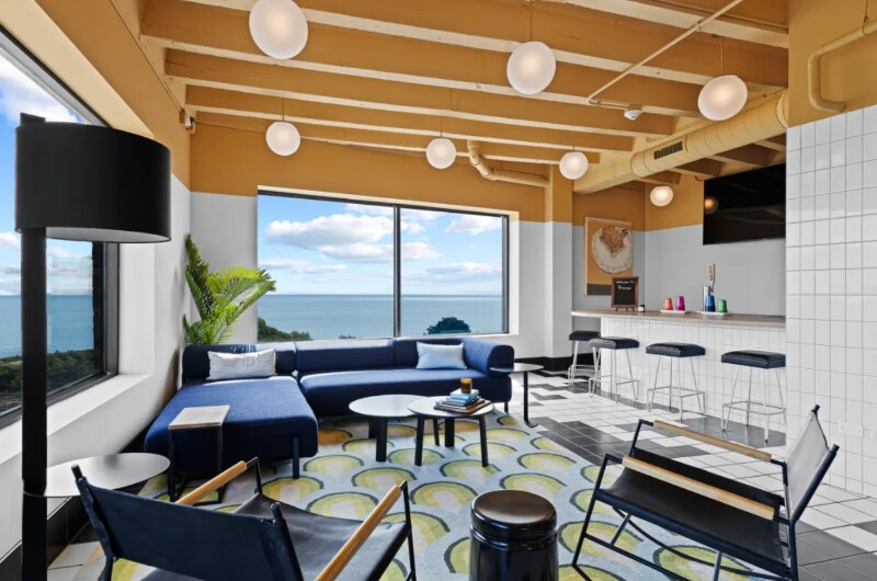 Building Photo - 6809 N Sheridan Rd