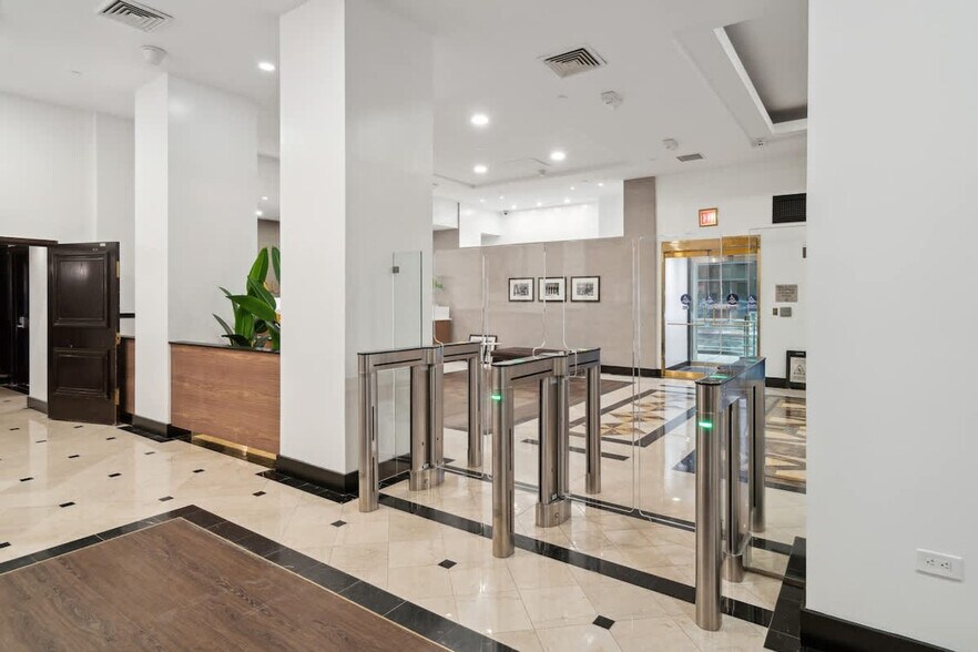Building Photo - 525-537-537 Lexington Ave