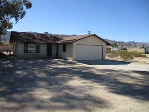 Building Photo - Coming Soon!!! 2 bedroom 1 bath