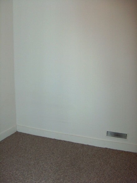 Building Photo - 212 Tinkler St