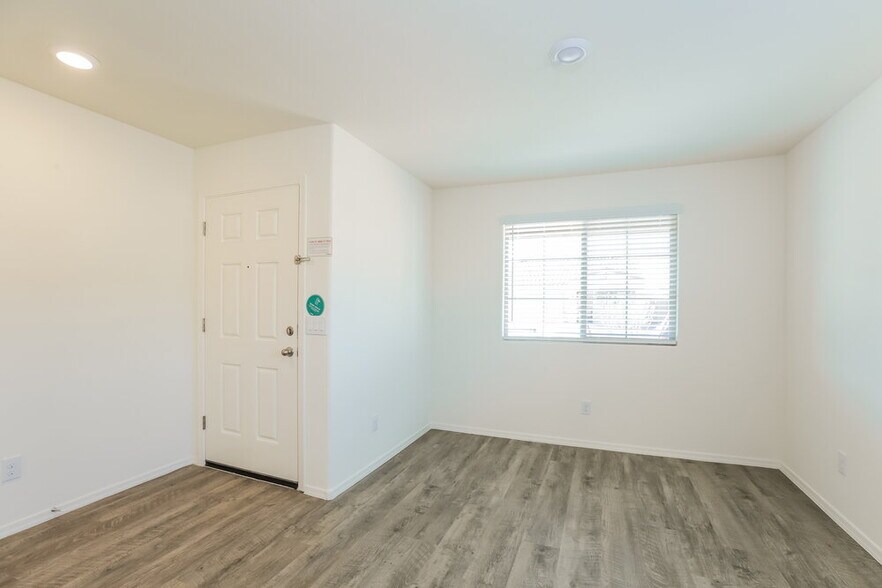 Building Photo - 25430 W Lamont Ave