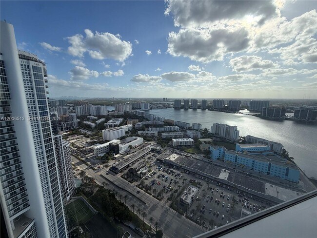 Building Photo - 18201 Collins Ave