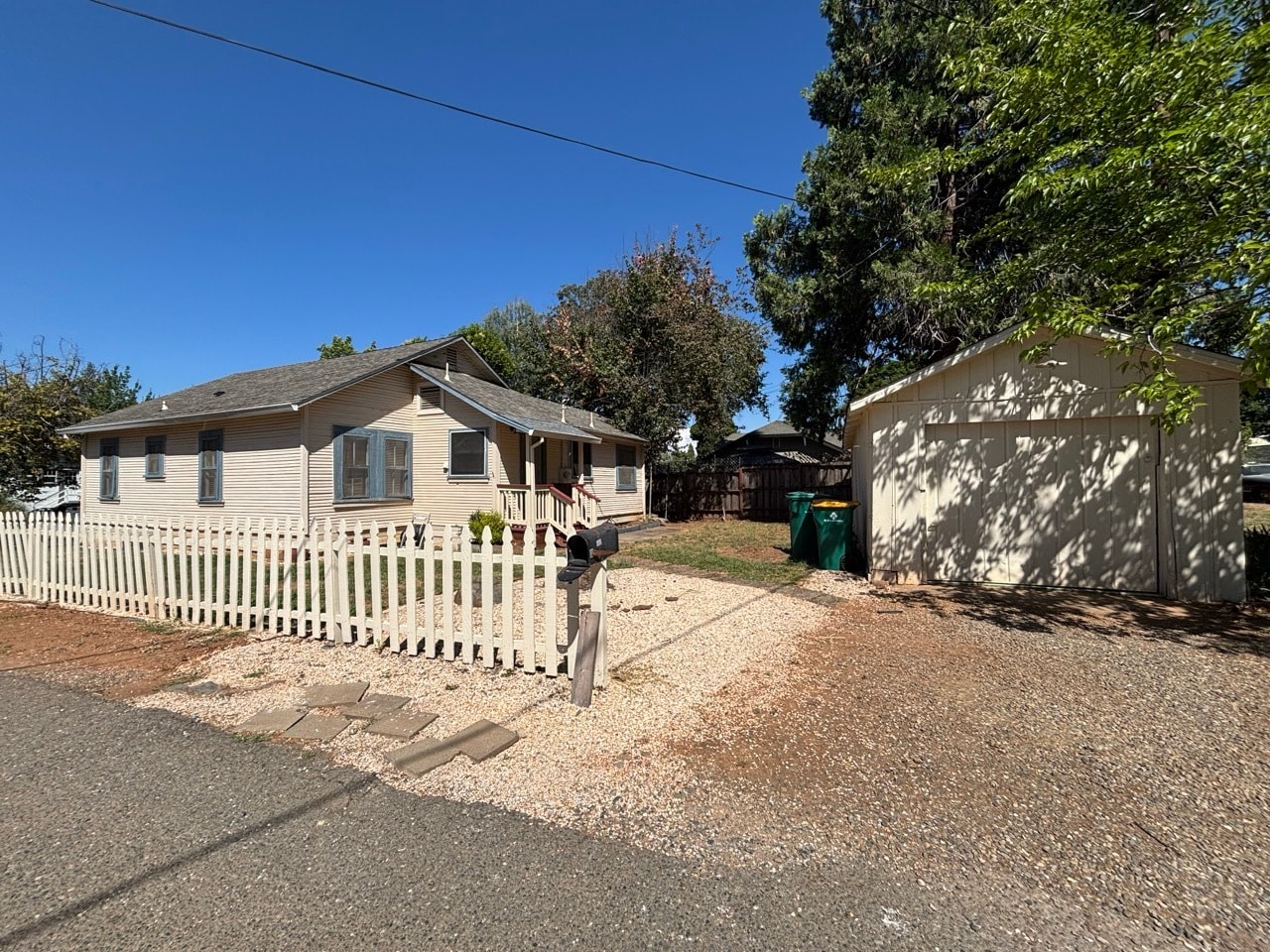 Building Photo - 582 Olivene Ct