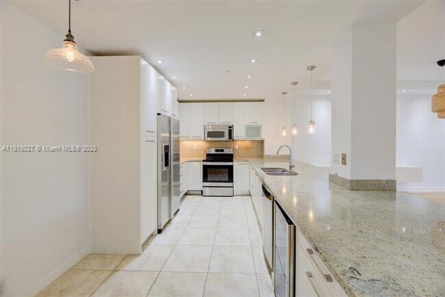 Building Photo - 151 Crandon Blvd