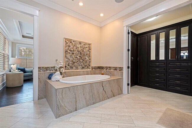 Building Photo - 310 8th Ave N