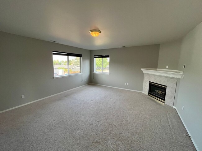 Building Photo - 3111 NE Dennis Ct