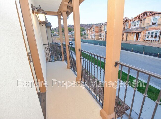 Building Photo - 2725 Navajo St