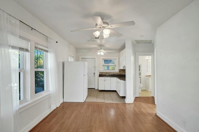 Building Photo - 420 3rd Ave S