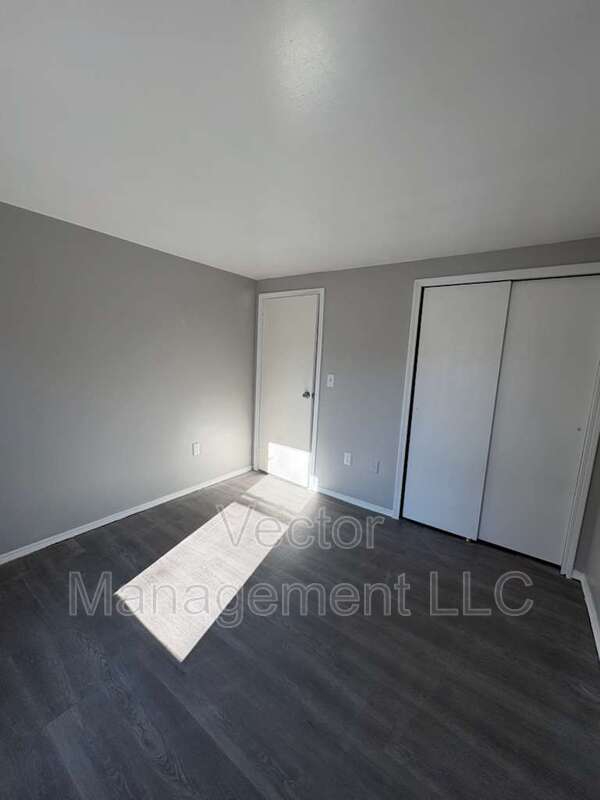 Building Photo - 507 Howard Ave