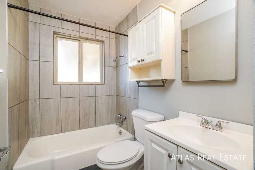 Building Photo - 828 Querida Dr