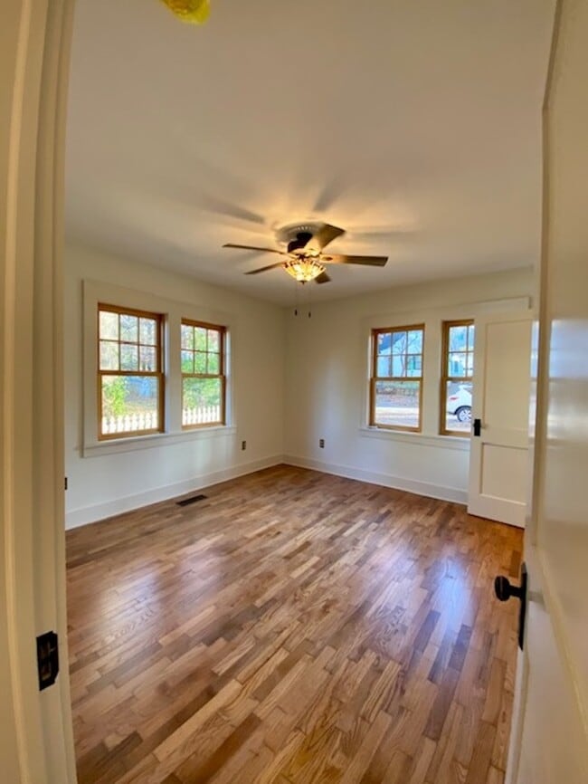 Building Photo - 412 W Ila St