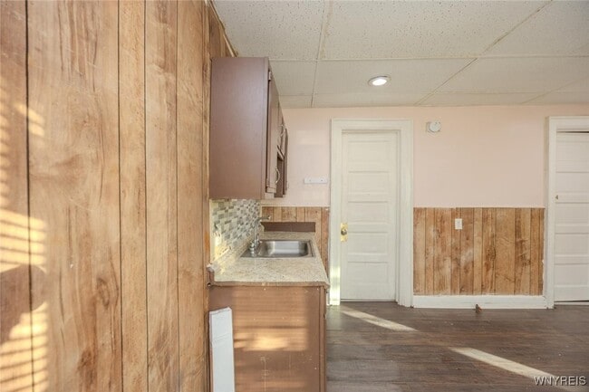 Building Photo - 2146 Genesee St